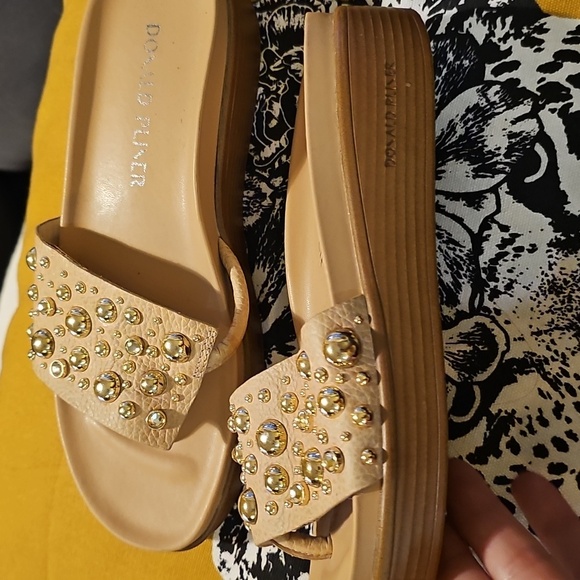 Donald j Pliner. Gorgeous thong slides with slight platform. Comfortable. EUC - Picture 7 of 9